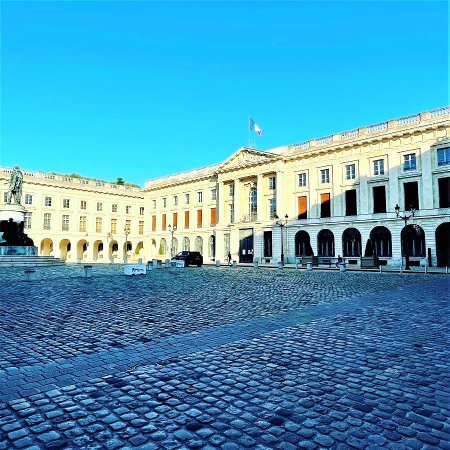 Aux Clefs Des Sacres - Dans Un Hotel Particulier Situe Rue Du Marc - Reims - Hyper Centre Forum Mairie Boulingrin Екстериор снимка
