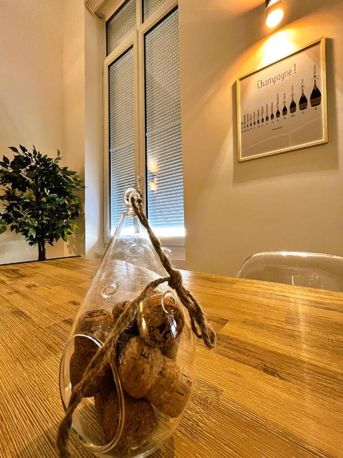 Aux Clefs Des Sacres - Dans Un Hotel Particulier Situe Rue Du Marc - Reims - Hyper Centre Forum Mairie Boulingrin Екстериор снимка